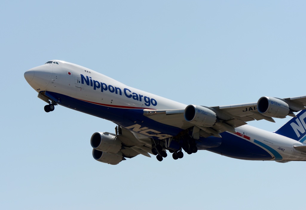 離陸  NCA 747-8KZF