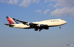 DELTA 747-400 N671UA 到着　