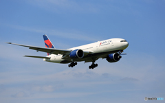 到着 Delta 777-232 N705AN