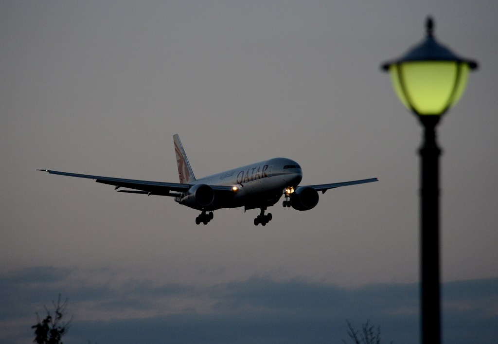 着陸（161） Qatar Airways 777 