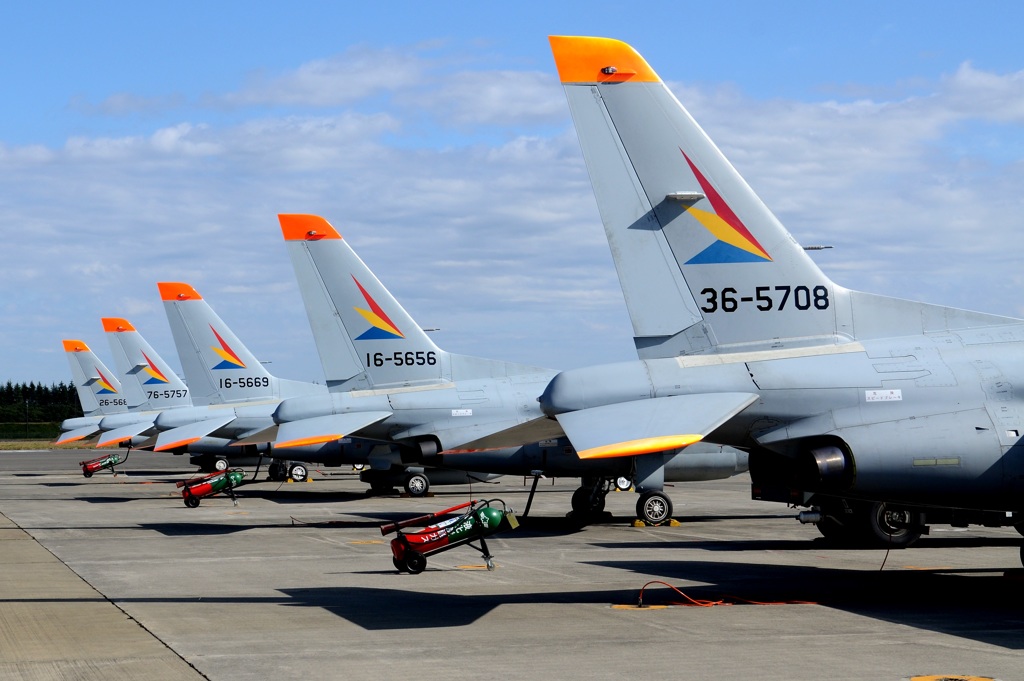 入間航空祭（76）入間 T-4　定番の撮り方です？　　