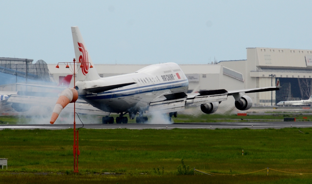 着陸（3-4）Air CHINA 747-400 [d]　