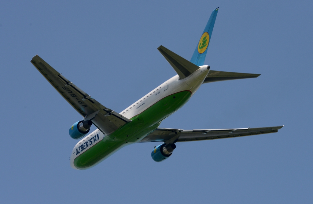 離陸（60）UZBEKISTAN 767-38P 