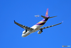 「そらー」 W離陸 THAI A330-343 HS-TBB