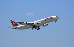 出発 SWISS A340-313 HB-JME