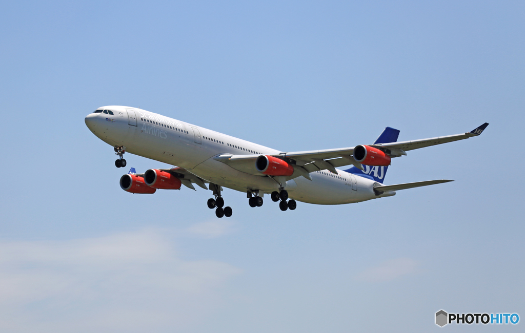 到着 SAS A340-313 LN-RKG