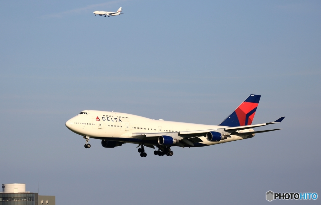着陸　DELTA 747-400 +