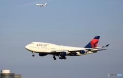 着陸　DELTA 747-400 +