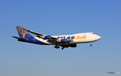 [青い空]　ATLAS 747-400F N499MC着陸