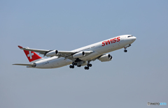 離陸 SWISS A340-313 HB-JMJ