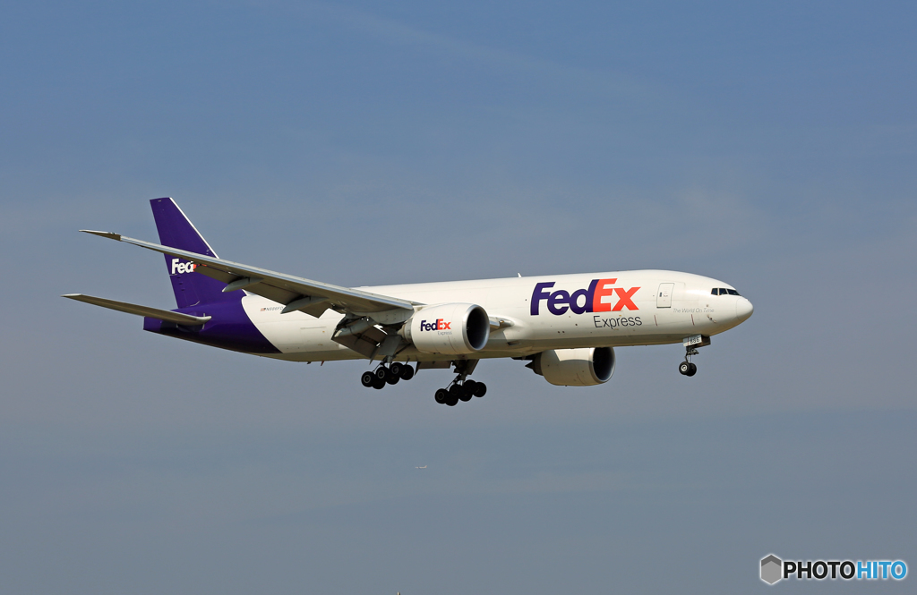 「晴れ」 FedEx 777-FS2 N886FD着陸　