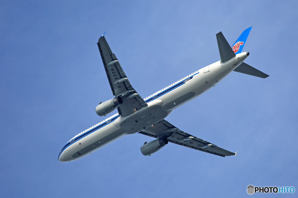 離陸　中国南方A321-231 B-6306