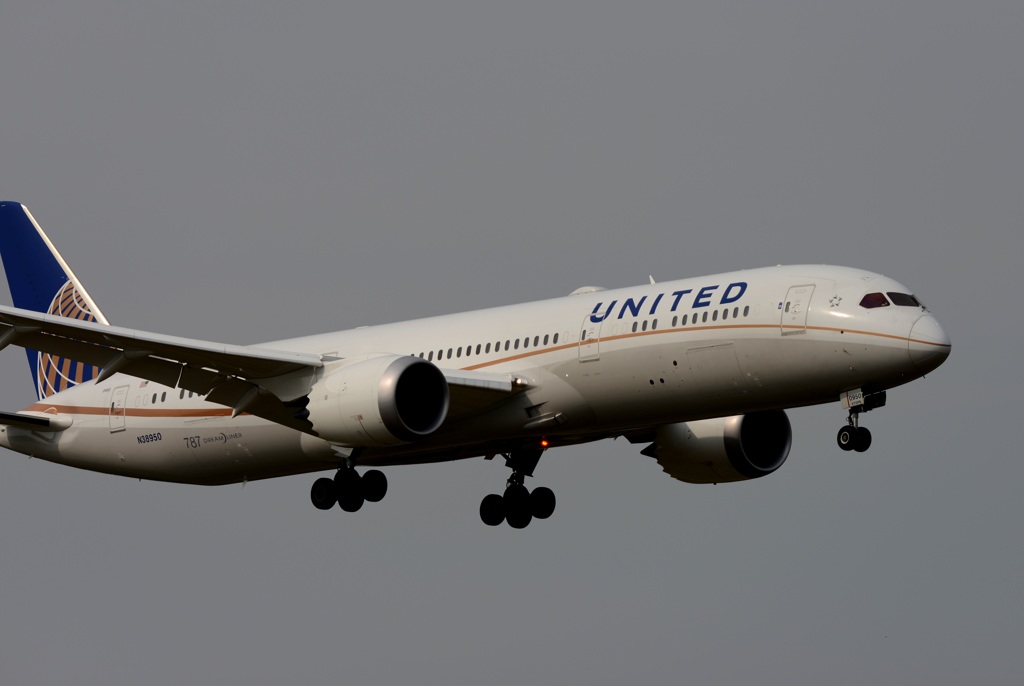 United 787-8 着陸　