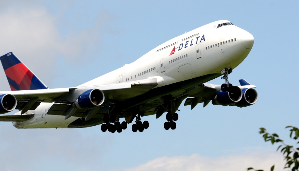 着陸（93）Delta 747-400 