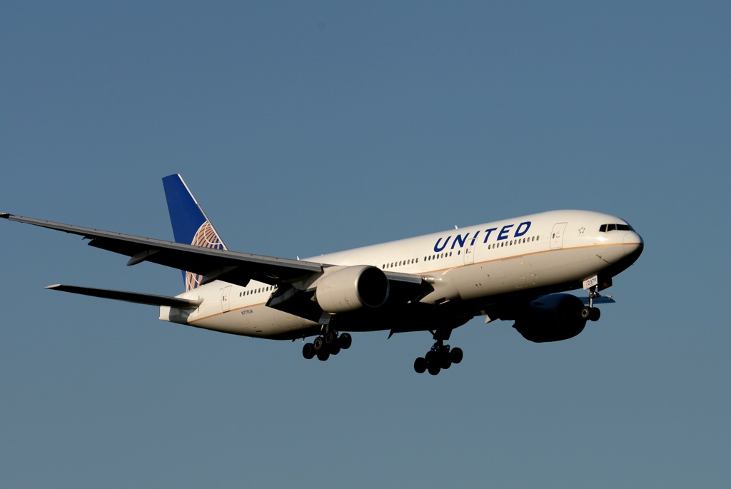 United 777-222 