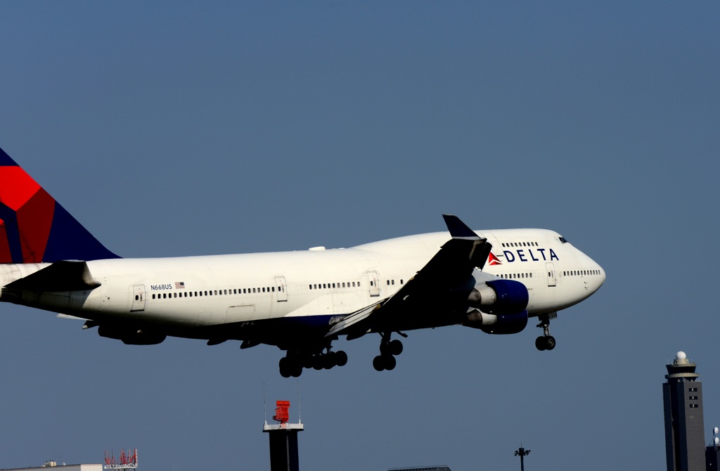 到着　DELTA 747-400