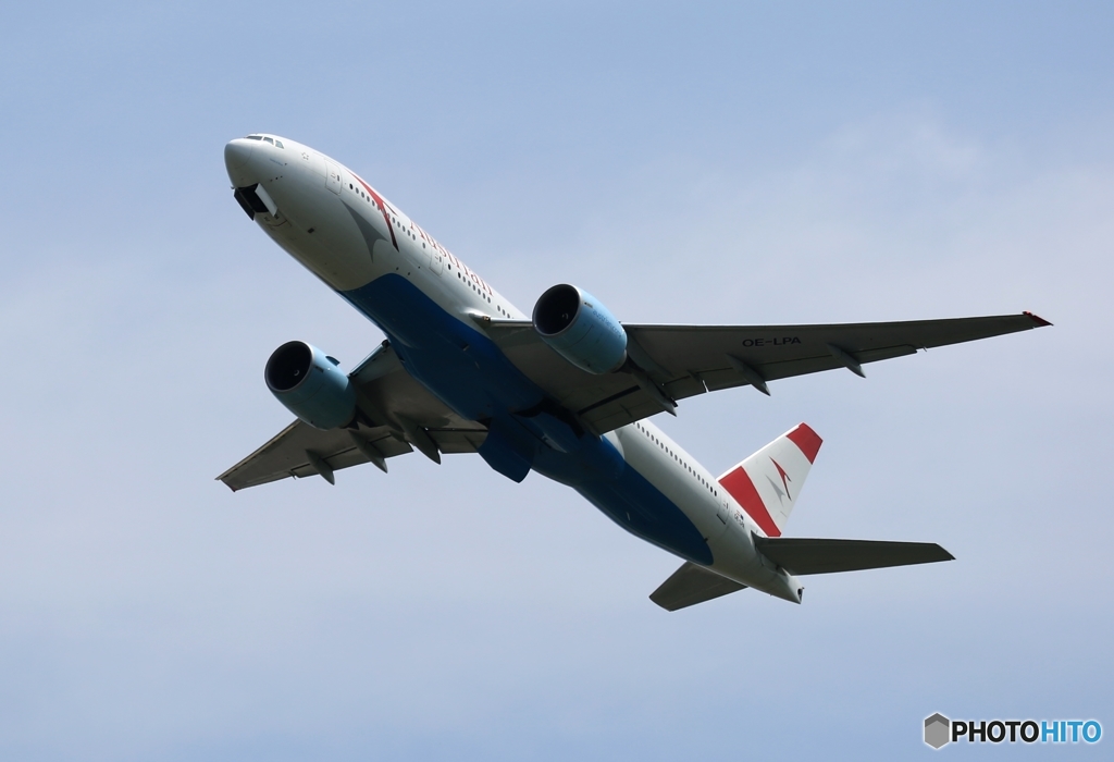 Austrian 777-2Z9 離陸