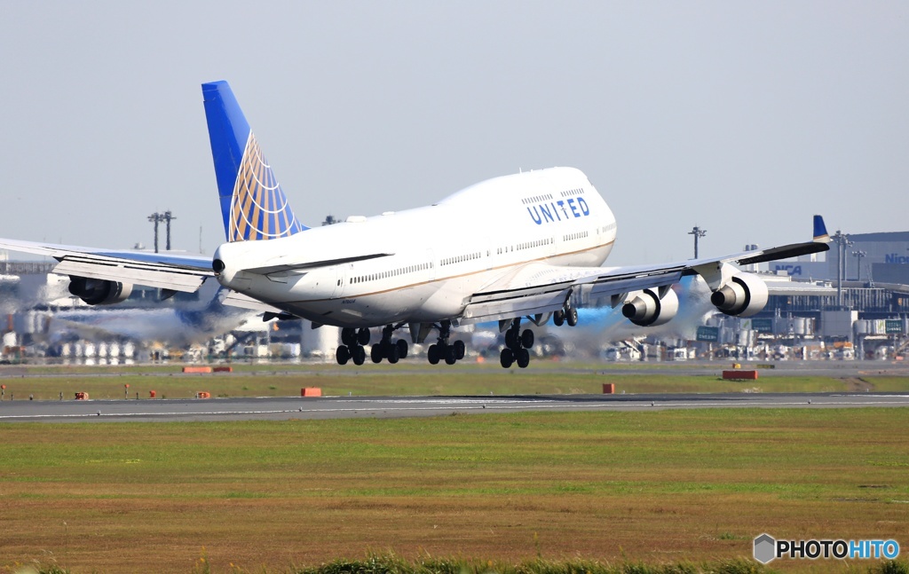 到着　UNITED 747-400