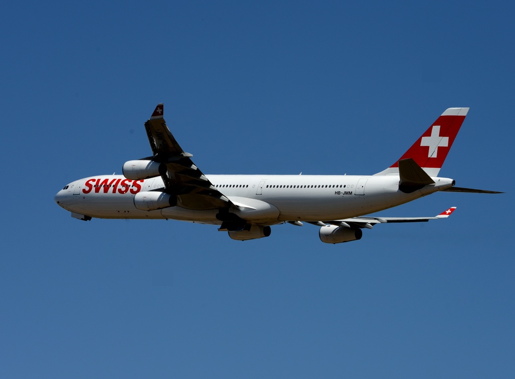 SWISS A340-300 飛び立ち