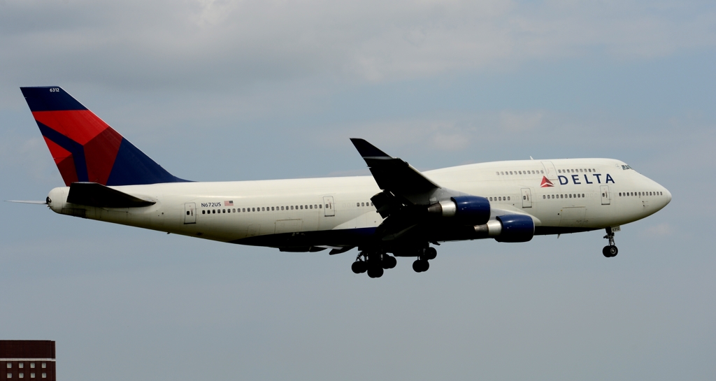 着陸（49）Delta 747-400 