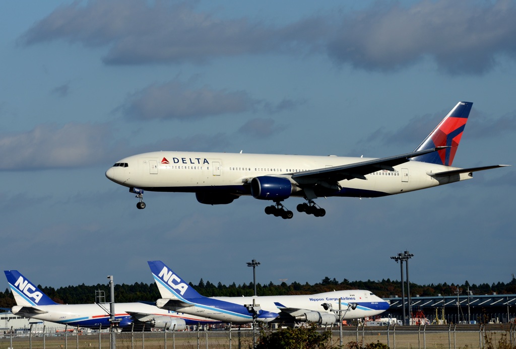DELTA 777-200