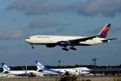 DELTA 777-200