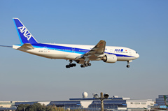 到着　ANA 777-200 JA710A