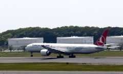 飛び立ち（131）TURKISH AIR 777-3F2　