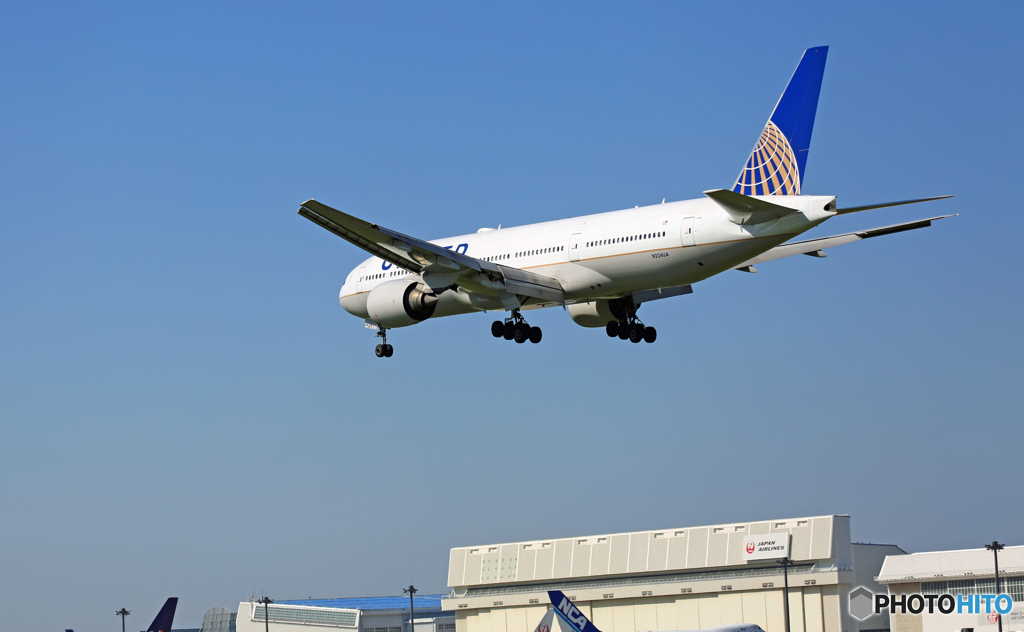 United 777-222 N224UA 着地前 