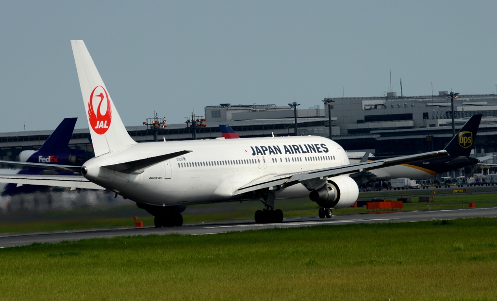 出発（205）Japan Airlines B767 　