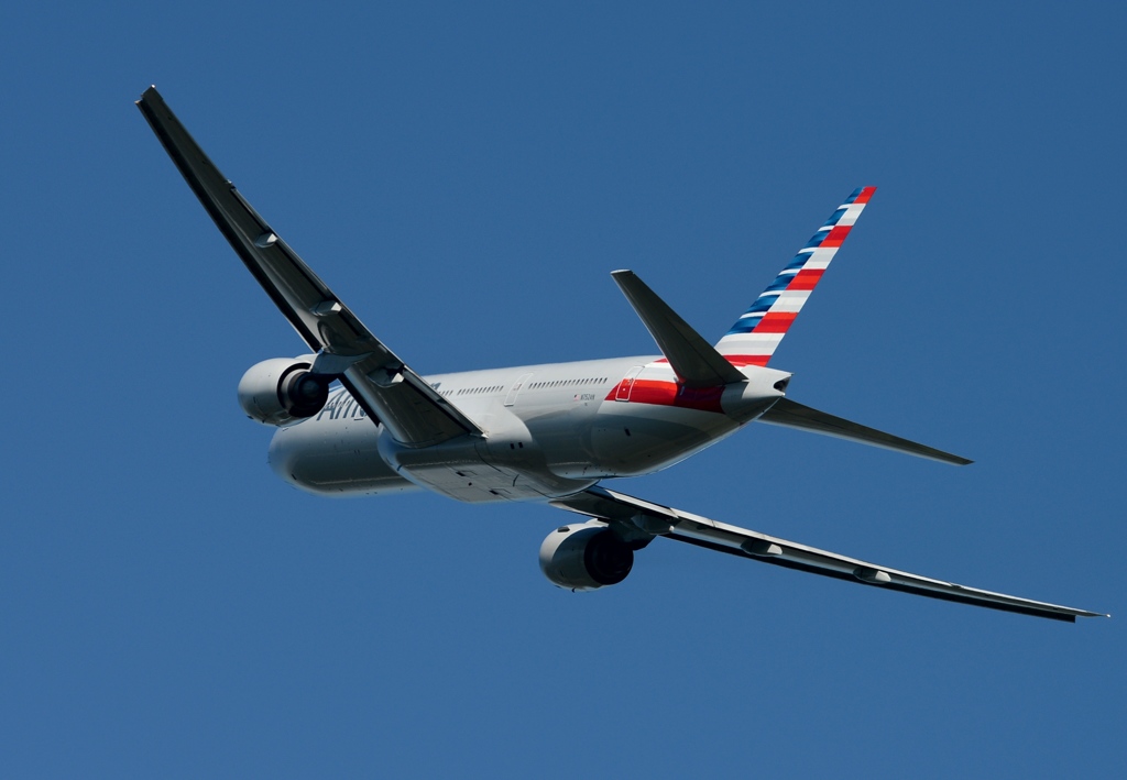 離陸（342）American 777-223ER 