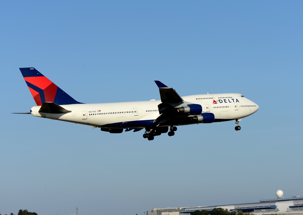 到着 DELTA 747-400