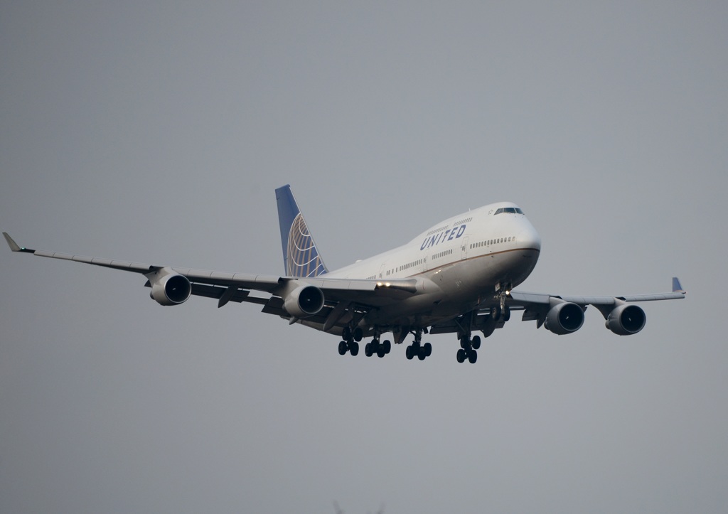United 747-400 着陸