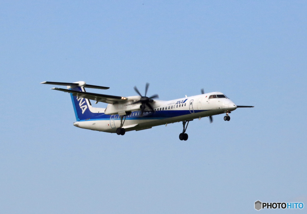 Bombardier DHC-8 Q400 JA854A 到着　