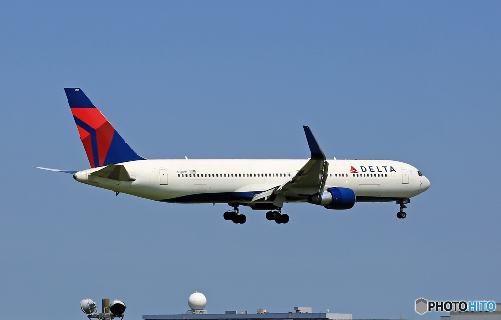Delta 767-332 N1201P 到着 