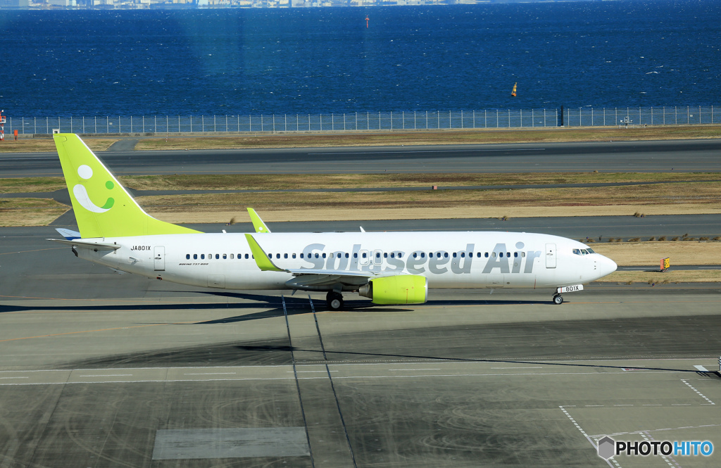離陸へ Solaseed Air 737-800 JA801X