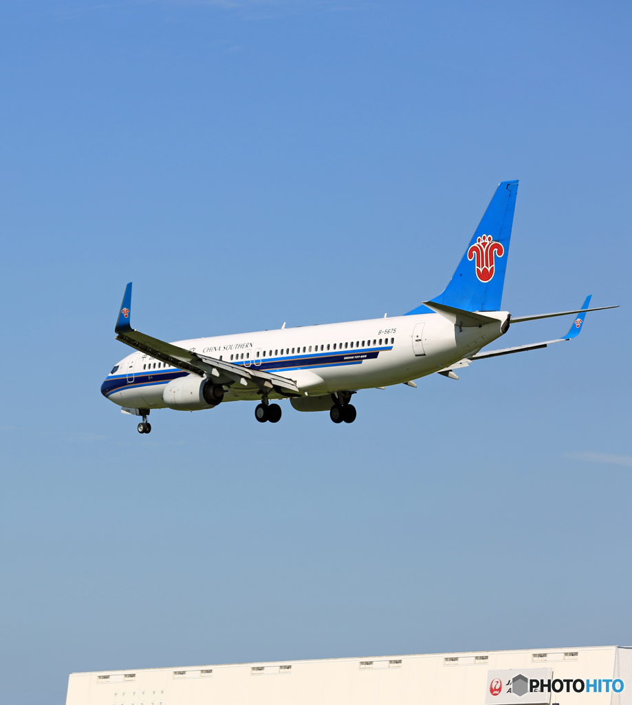 「青い空」 中国東方 737-800 B-5675