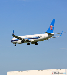 「青い空」 中国東方 737-800 B-5675