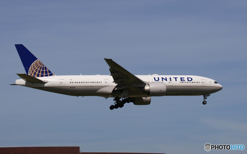 United 777-224 到着　