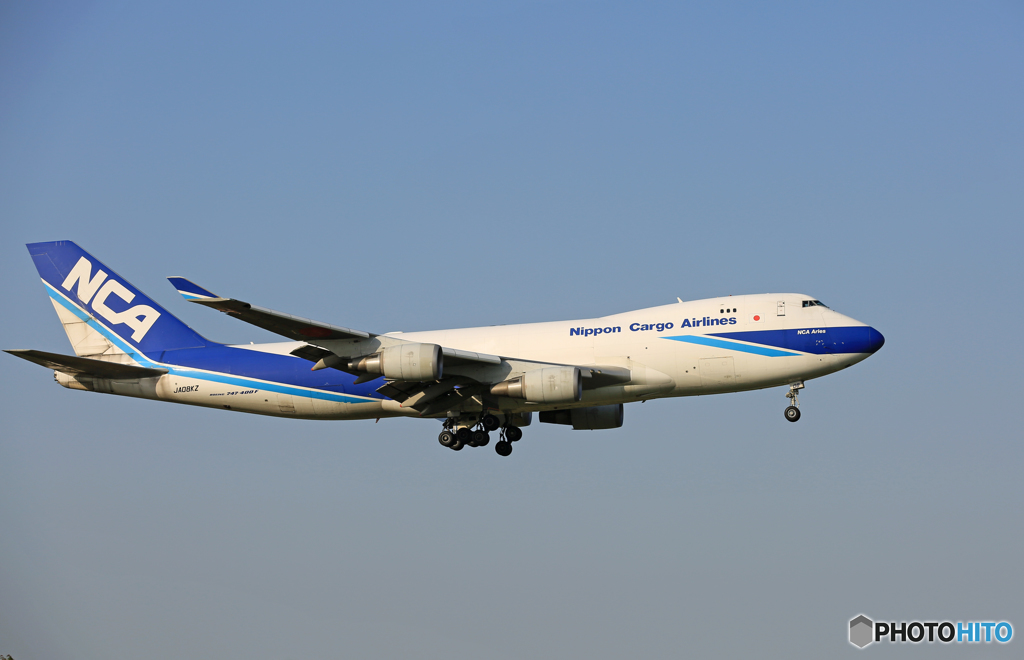 「ぶるー」　NCA 747-400F JA08KZ  Landing