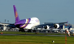 着陸（166）Thai Airbus A380-841