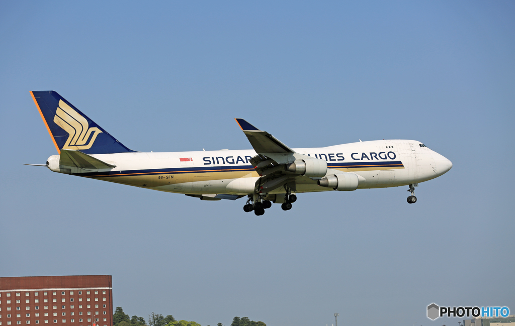 「青が大好き」Singapore 747-400F 9V-SFN Landing