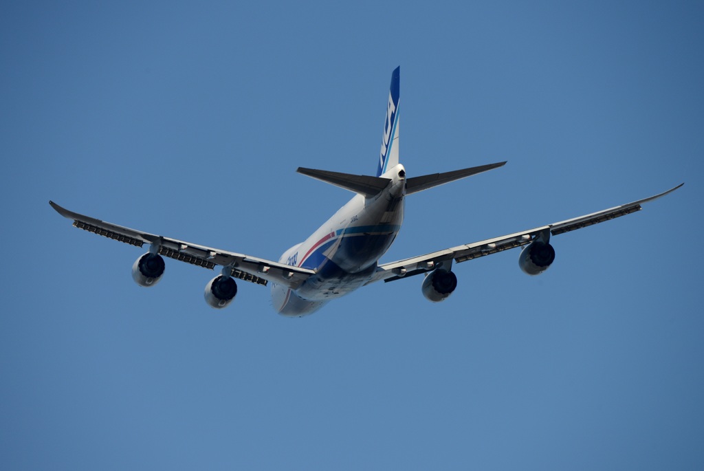 NCA 747-8KZF 飛び立ち