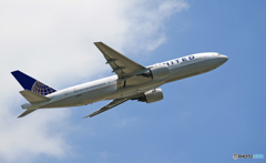 United 777-222 N780UA 飛び立ち 