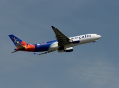飛び立ち　AIR CALIN A330-202