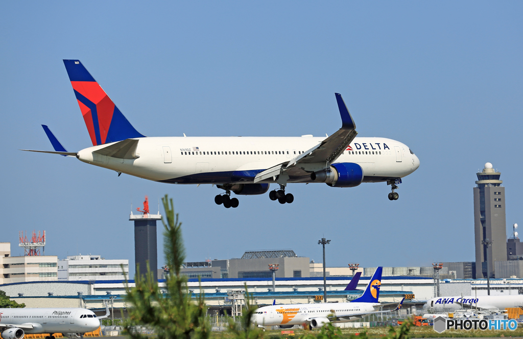 到着 DELTA 767-332 N169DZ