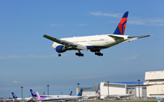 「青い空」 DELTA 777-232 N866DA