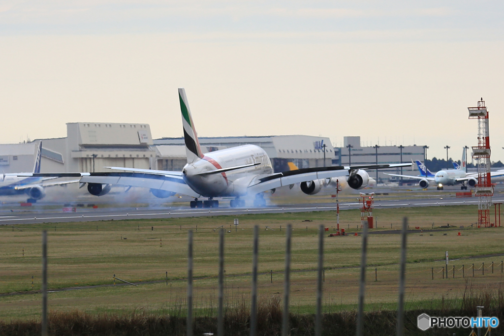 ✈エミレーツ航空A380-861 A6-EDE 到着　