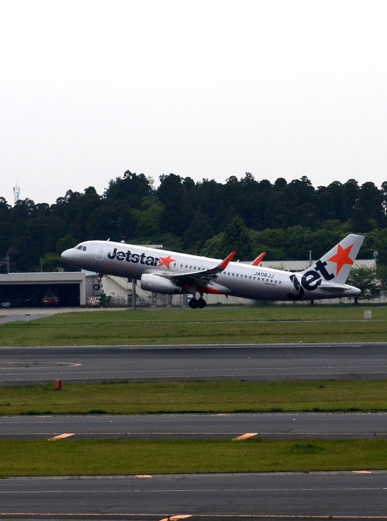 飛び立ち（144）Jetstar A320-200　