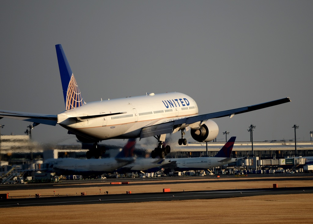 UNITED 777-222 着陸
